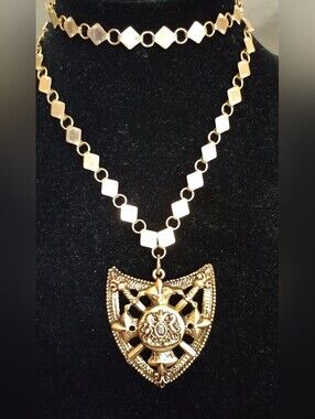 Vintage Chunky Statement Coat Of Arms Medallion Pendant Book Chain Necklace